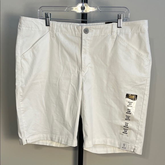 Lee Pants - NWT Lee White Flat Front Chino Shorts Regular Fit Mid Rise 9” Inseam Size 18